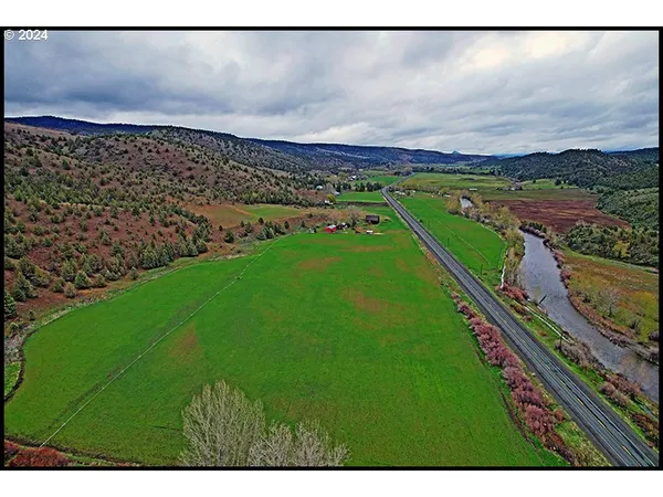 $1,800,000 | 50889 Highway 26, Mount Vernon, OR 97865