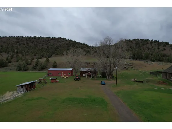 $1,800,000 | 50889 Highway 26, Mount Vernon, OR 97865