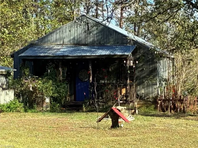 $154,900 | 250 High Meadow Trail, Ararat, NC 27007