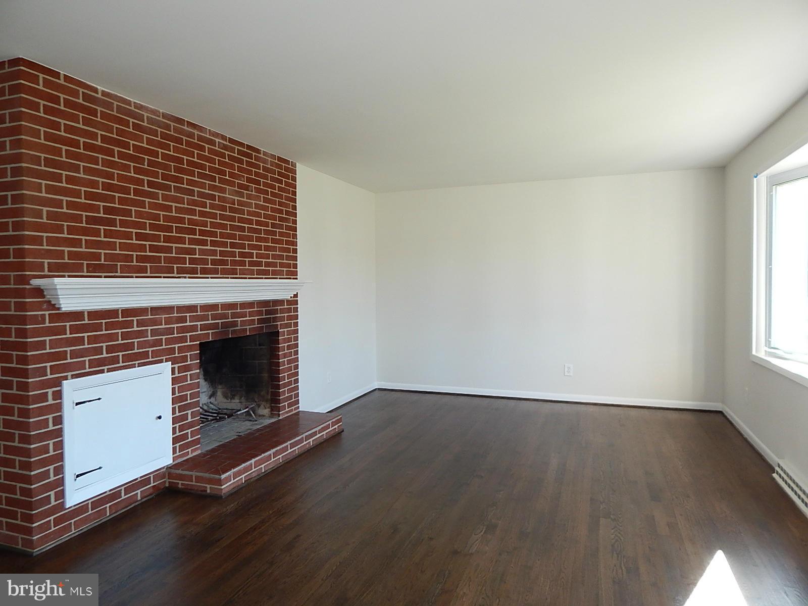 6638 Bucknell Road Bryans Road, MD 20616 - Photo 2 of 16 Living Room