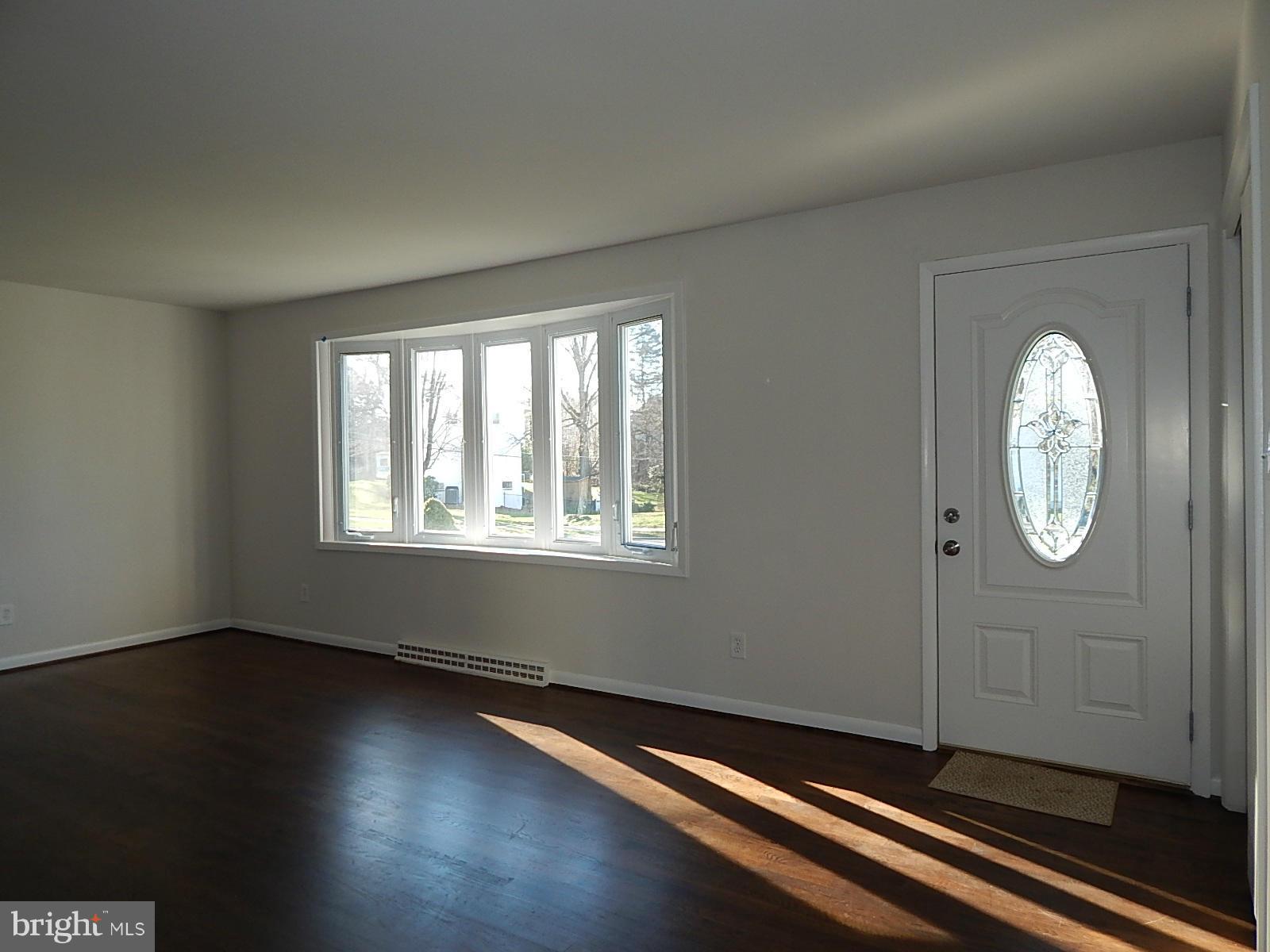 6638 Bucknell Road Bryans Road, MD 20616 - Photo 4 of 16 Living Room