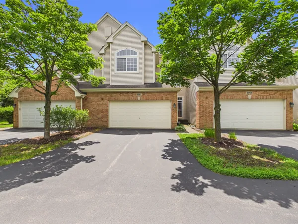 $379,900 | 6067 Canterbury Lane, Unit 6067, Hoffman Estates, IL 60192