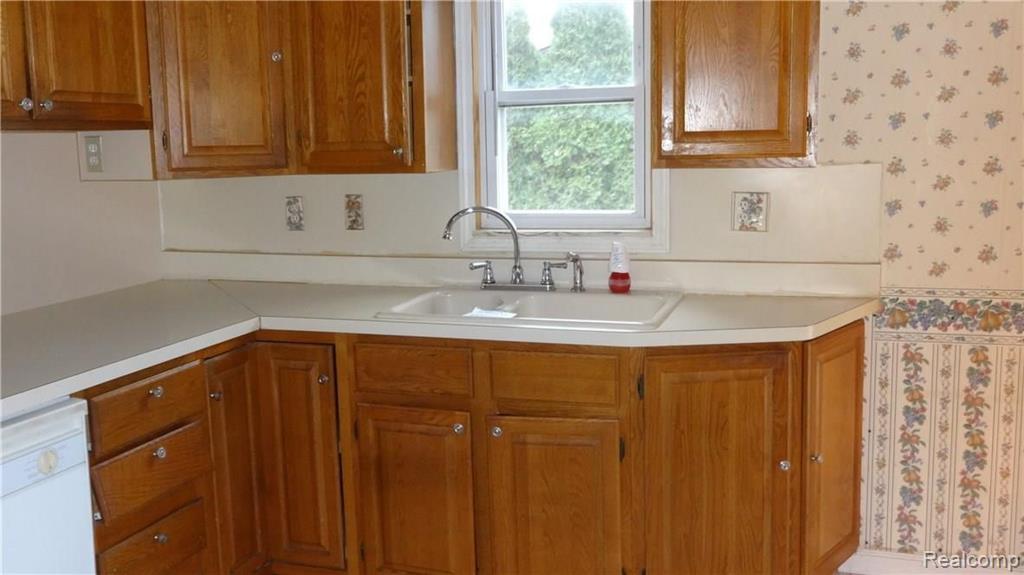 24919 Calvin Street Dearborn, MI 48124 - Photo 6 of 32