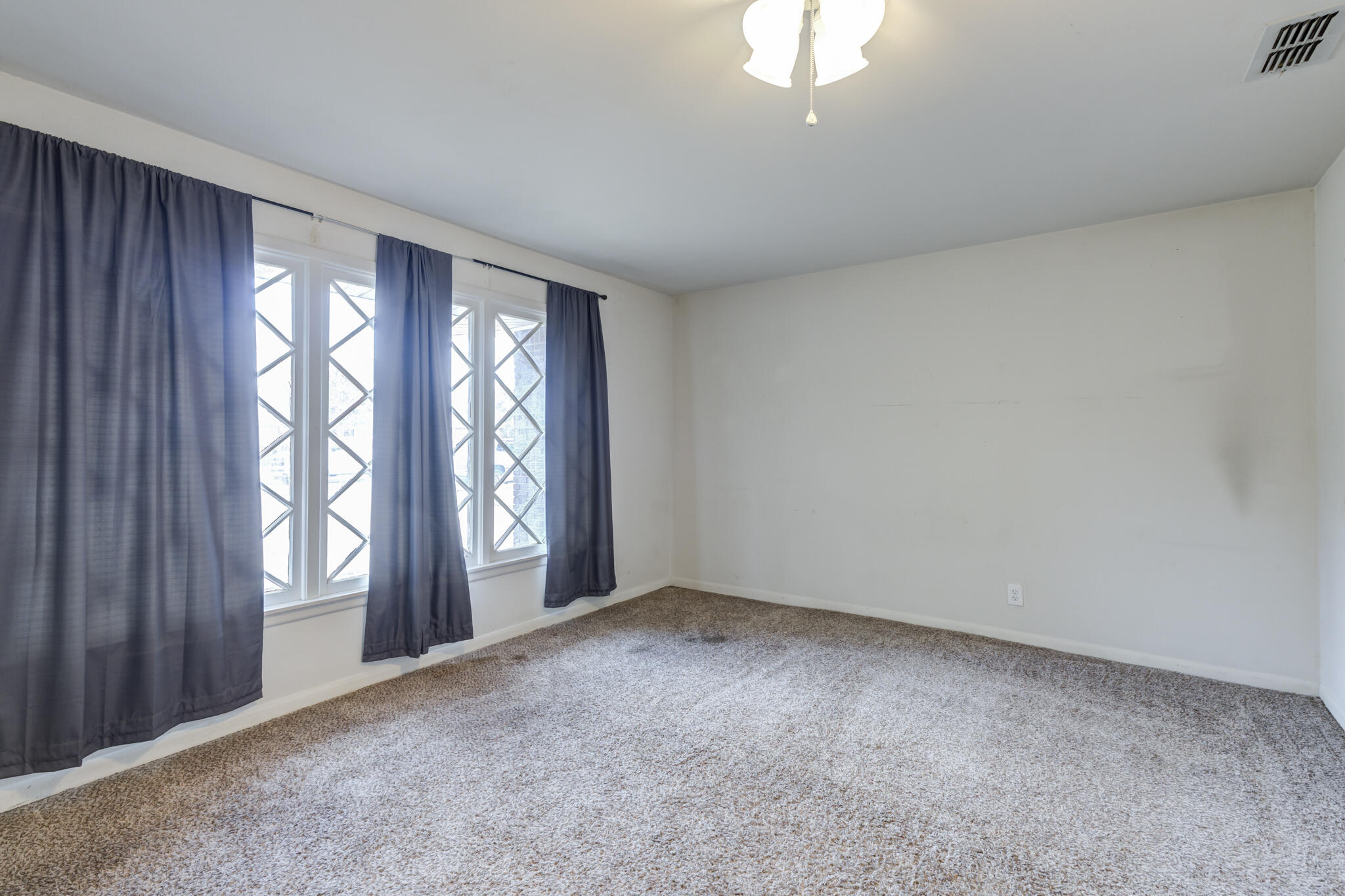 3614 45th Street Lubbock, TX 79413 - Photo 7 of 38 an empty room with windows