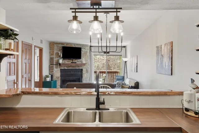 $347,500 | 1155 Upper Alpine Way, Unit 310, Gatlinburg, TN 37738