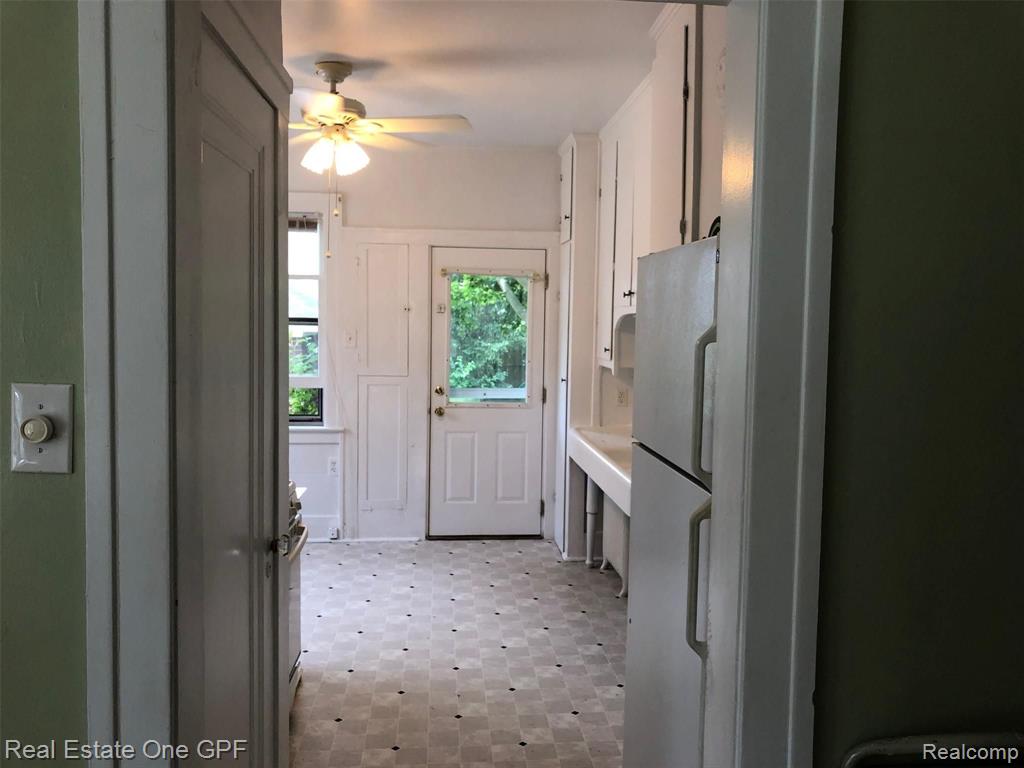 971 Fisher Road Grosse Pointe, MI 48230 - Photo 12 of 36