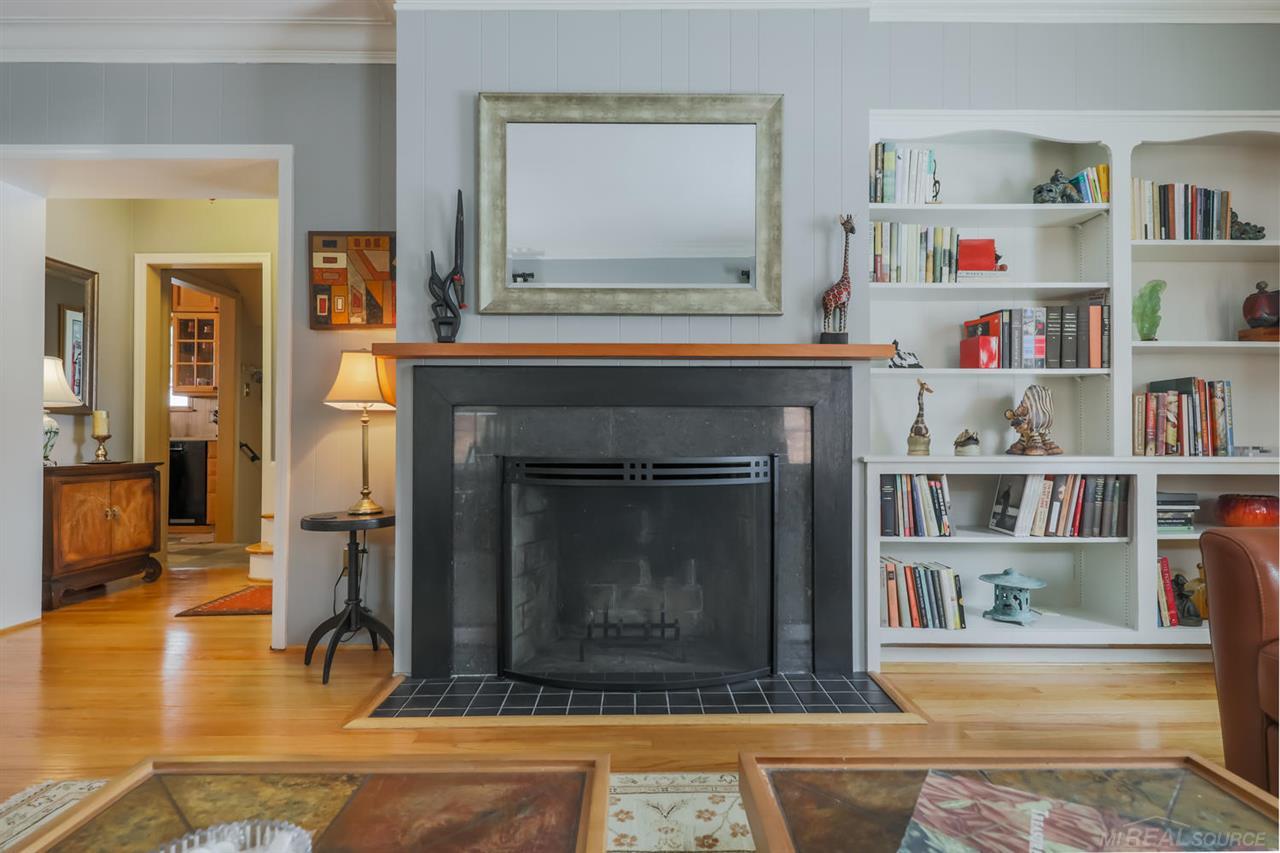 318 Fisher Road Grosse Pointe, MI 48230 - Photo 8 of 43 50005538-7.JPG