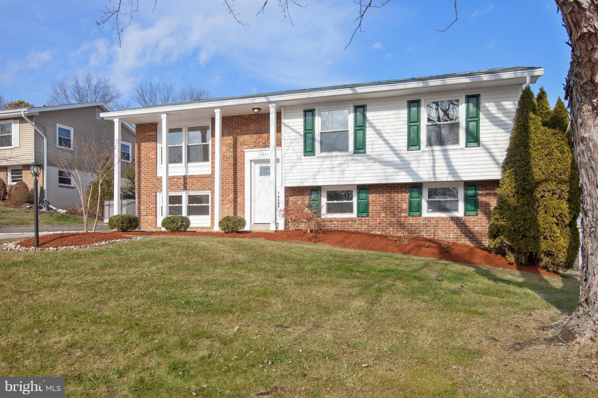 1211 East Lee Road Sterling, VA 20164 - Photo 2 of 30 Exterior (Front)