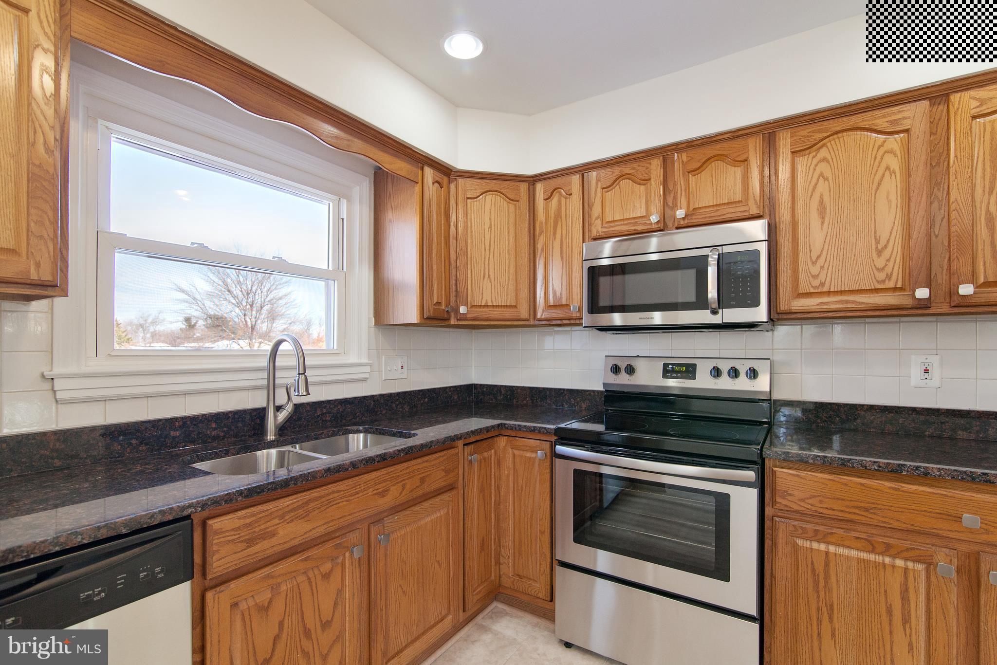 1211 East Lee Road Sterling, VA 20164 - Photo 10 of 30 Kitchen
