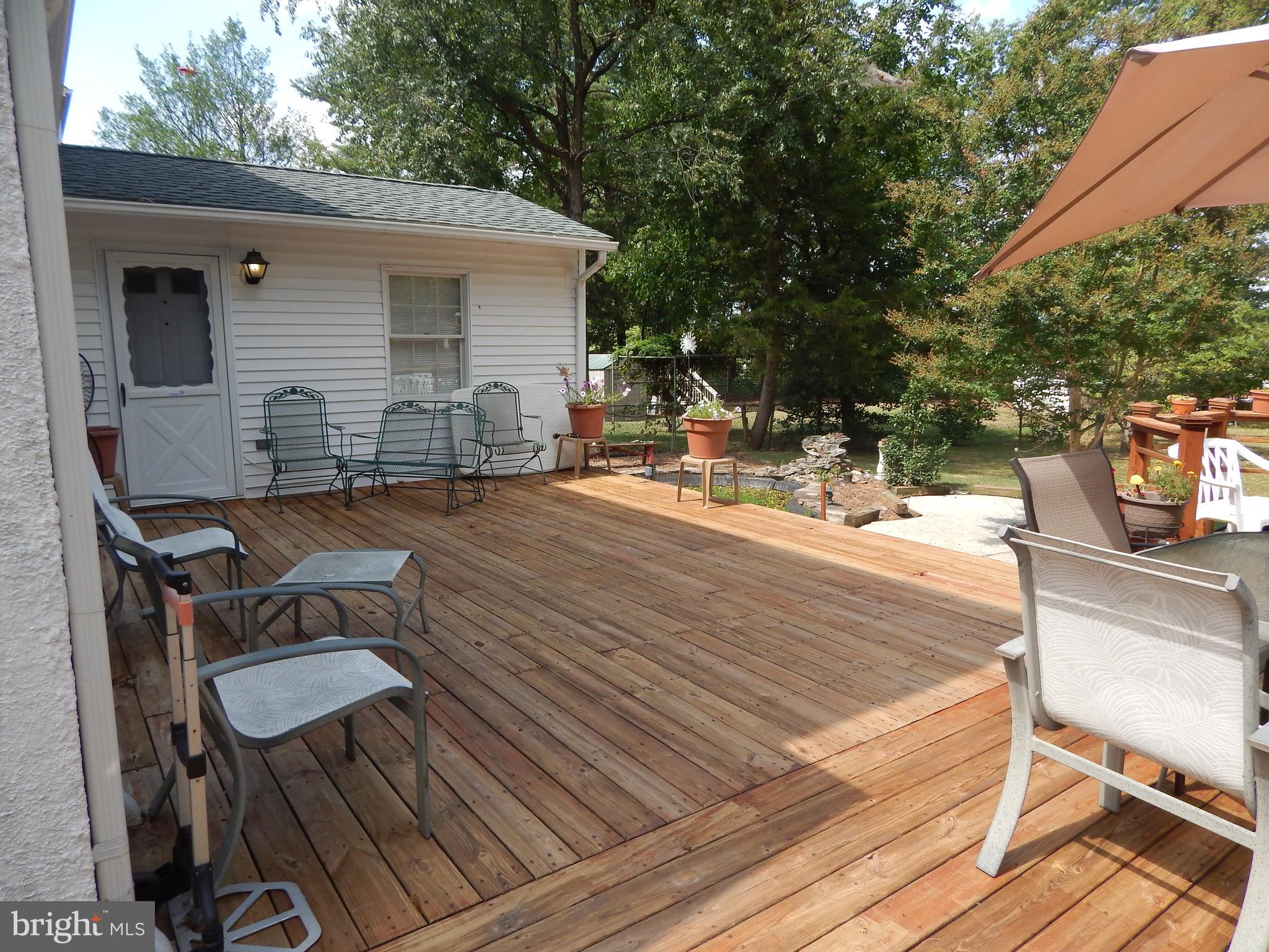 7314 Castlemoor Road Baltimore, MD 21244 - Photo 36 of 39 Beautiful Large Deck