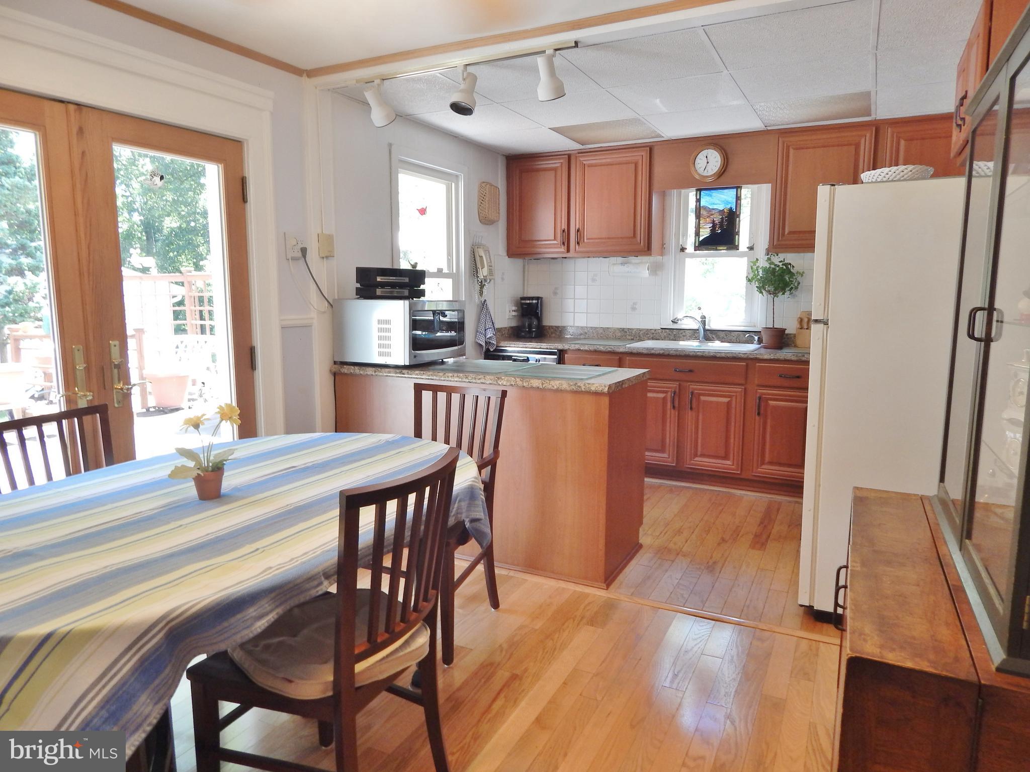 7314 Castlemoor Road Baltimore, MD 21244 - Photo 8 of 39 Kitchen/Dining Room