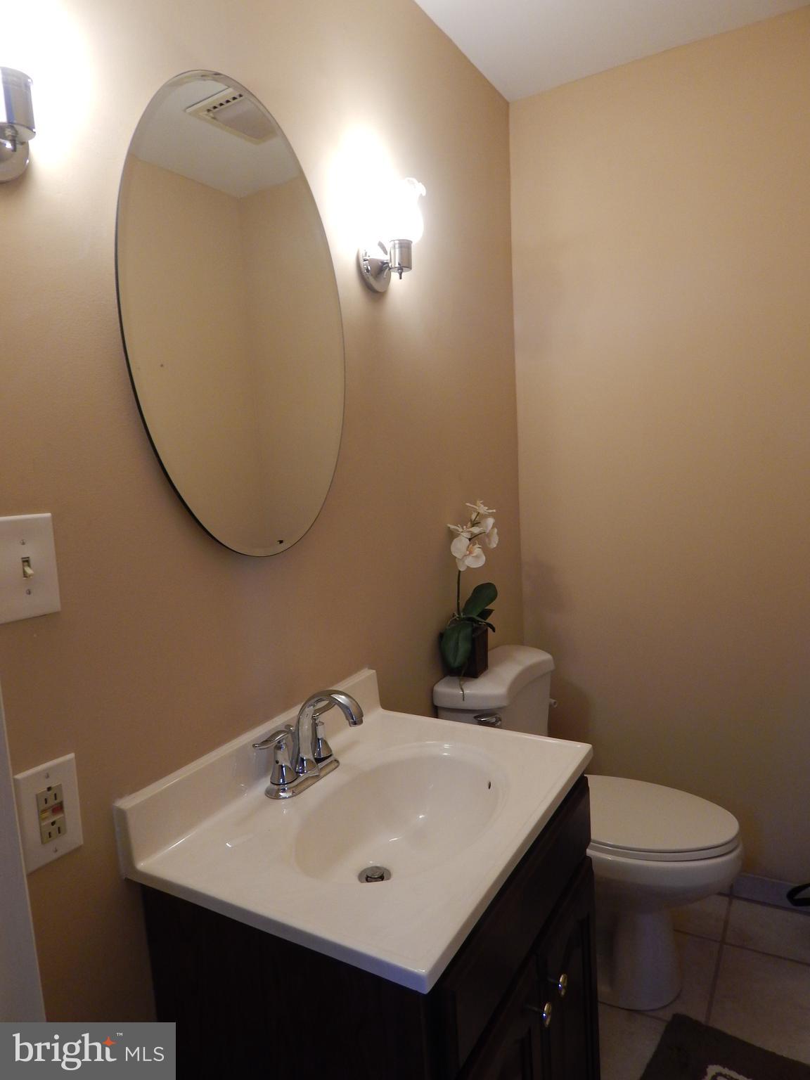 7314 Castlemoor Road Baltimore, MD 21244 - Photo 10 of 39 Powder Room