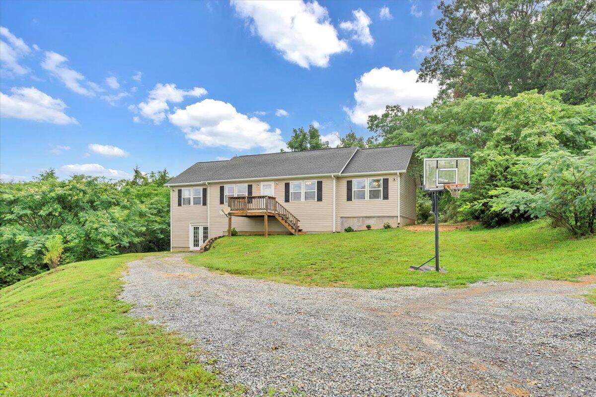 150 Sleepy Hollow Road Buchanan, VA 24066 - Photo 2 of 23 46-MIB06560