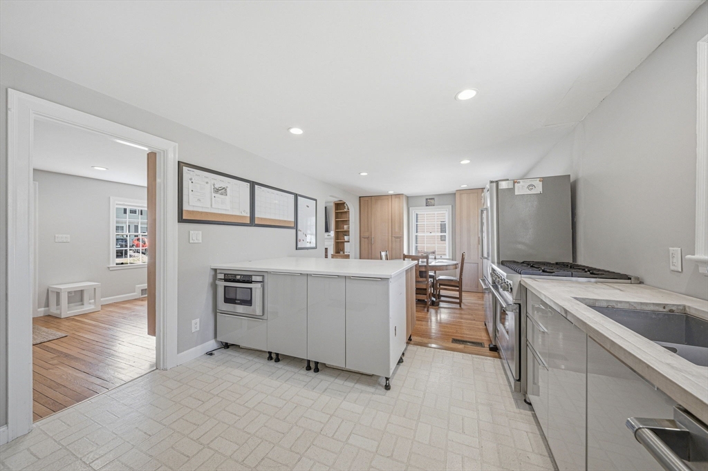 28 Lilly Lane Dedham, MA 02026 - Photo 10 of 24