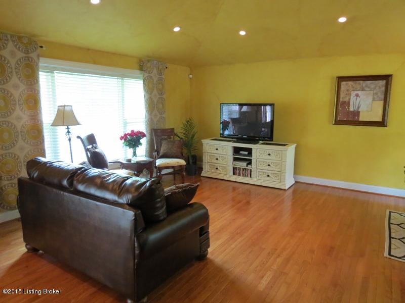 3302 Robin Road Louisville, KY 40213 - Photo 2 of 25 Open great room with hardwoods and vaulted ceiling