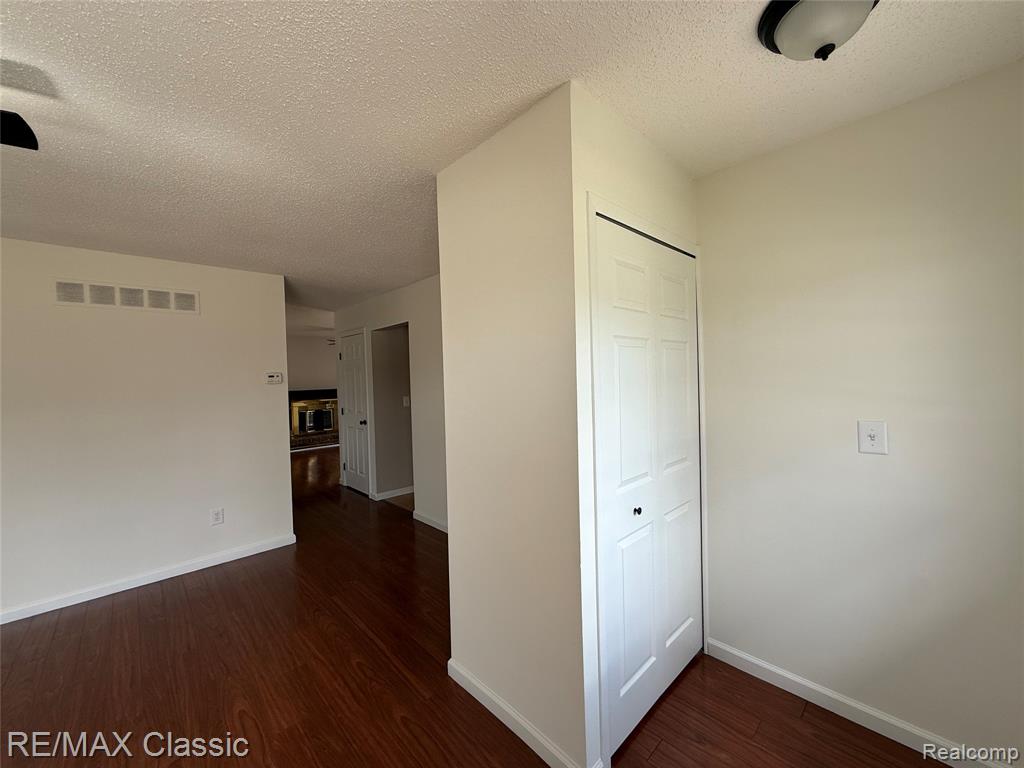 44256 Proctor Road Canton, MI 48188 - Photo 4 of 59 Gallery Image 4