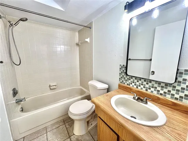 $1,750 | 2981 Bonaventure Circle, Unit 201, Palm Harbor, FL 34684