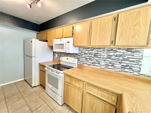 $1,750 | 2981 Bonaventure Circle, Unit 201, Palm Harbor, FL 34684