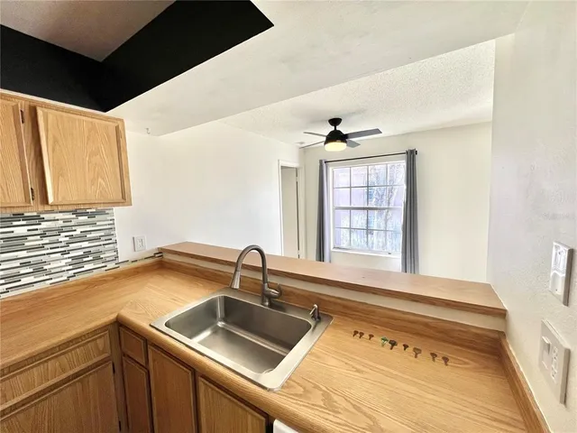 $1,750 | 2981 Bonaventure Circle, Unit 201, Palm Harbor, FL 34684