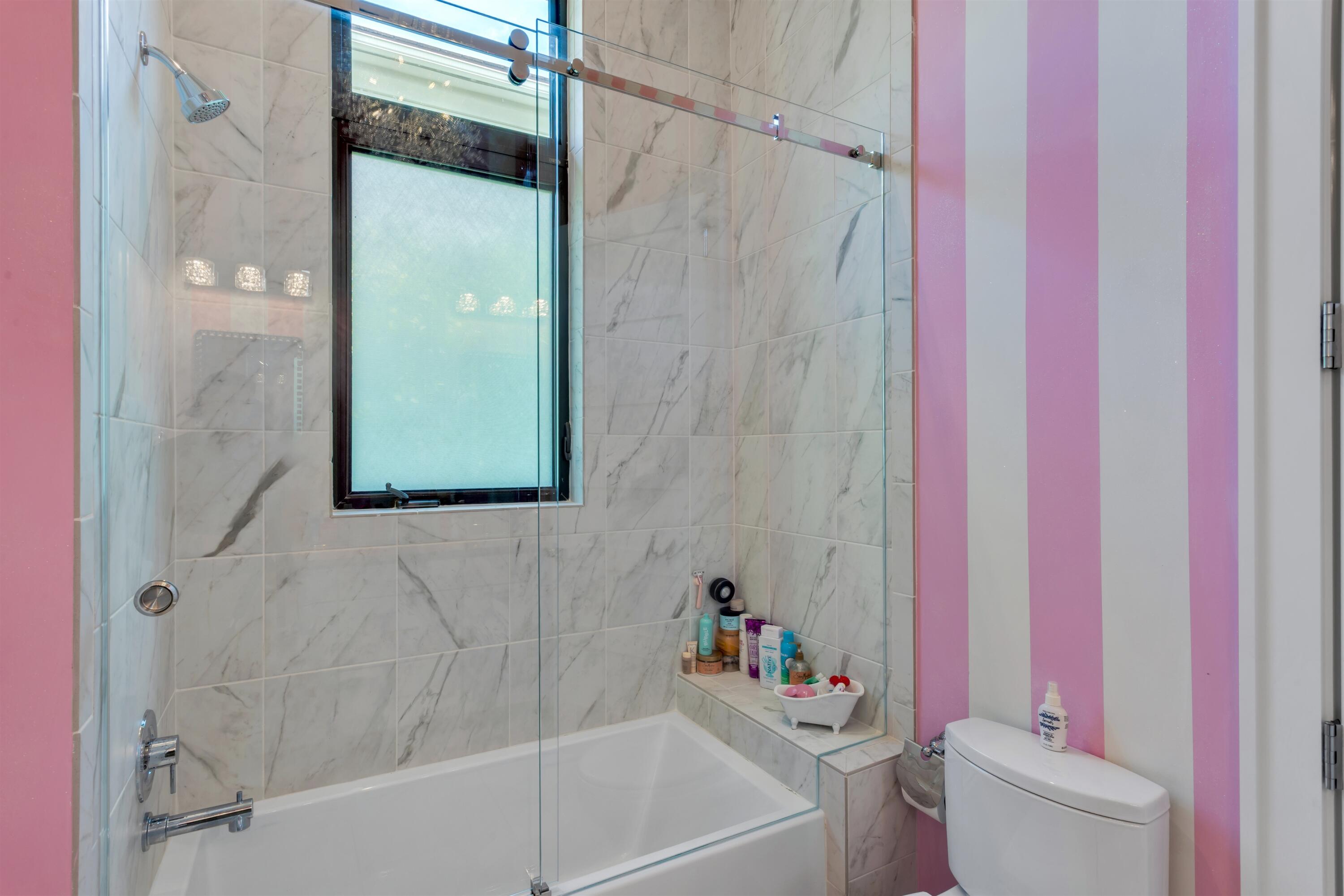 904 Northwest 2nd Street Boca Raton, FL 33486 - Photo 28 of 41 BATHROOM_1_ANGLE