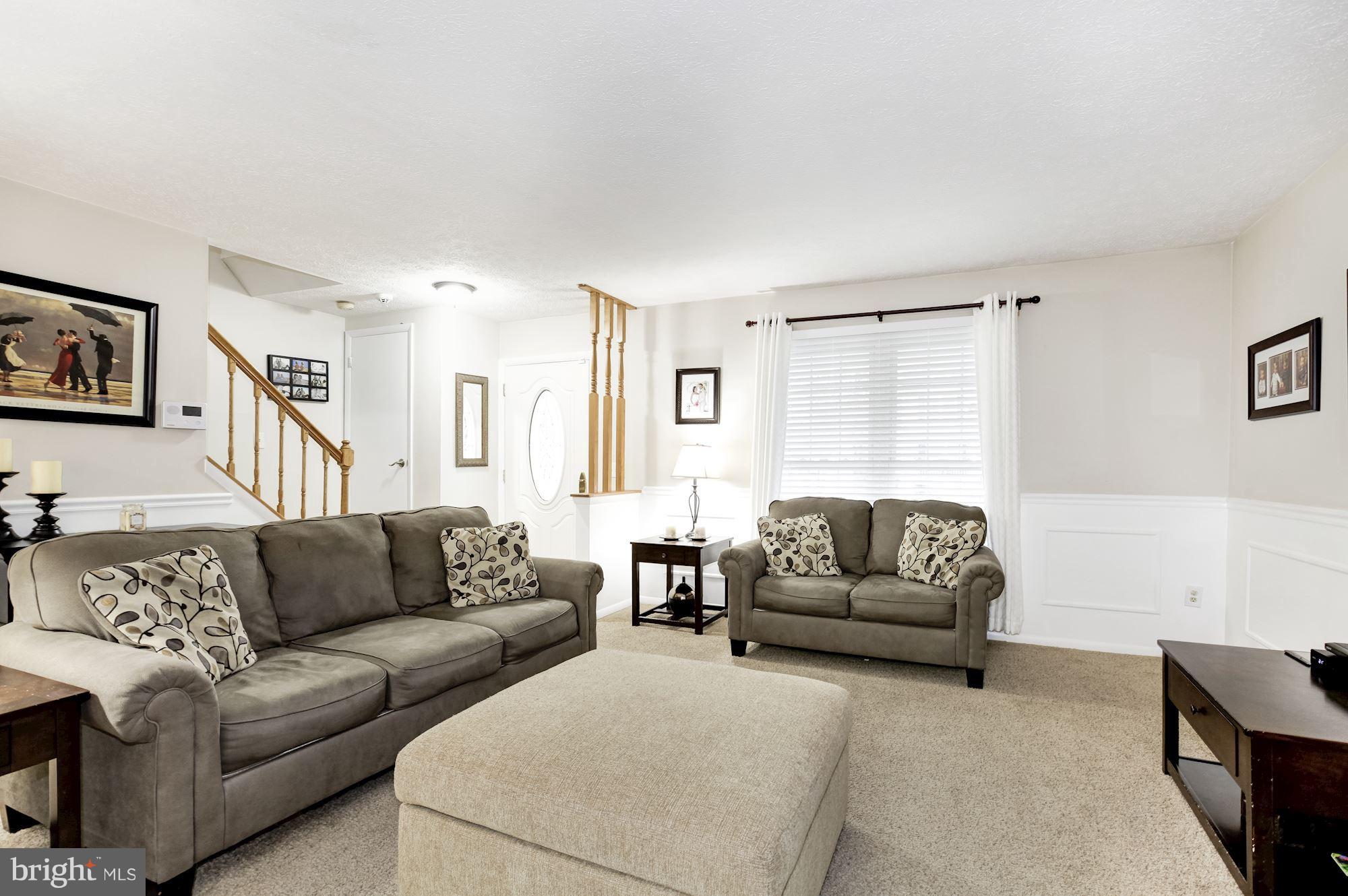 3453 Brookhaven Road Pasadena, MD 21122 - Photo 10 of 43 Living Room
