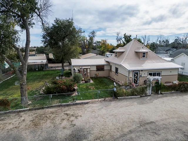 a view of a backyard with large tree