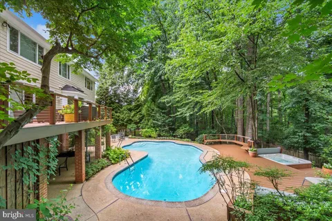 $1,795,000 | 10913 Roundtable Court, Rockville, MD 20852