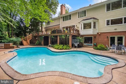$1,795,000 | 10913 Roundtable Court, Rockville, MD 20852