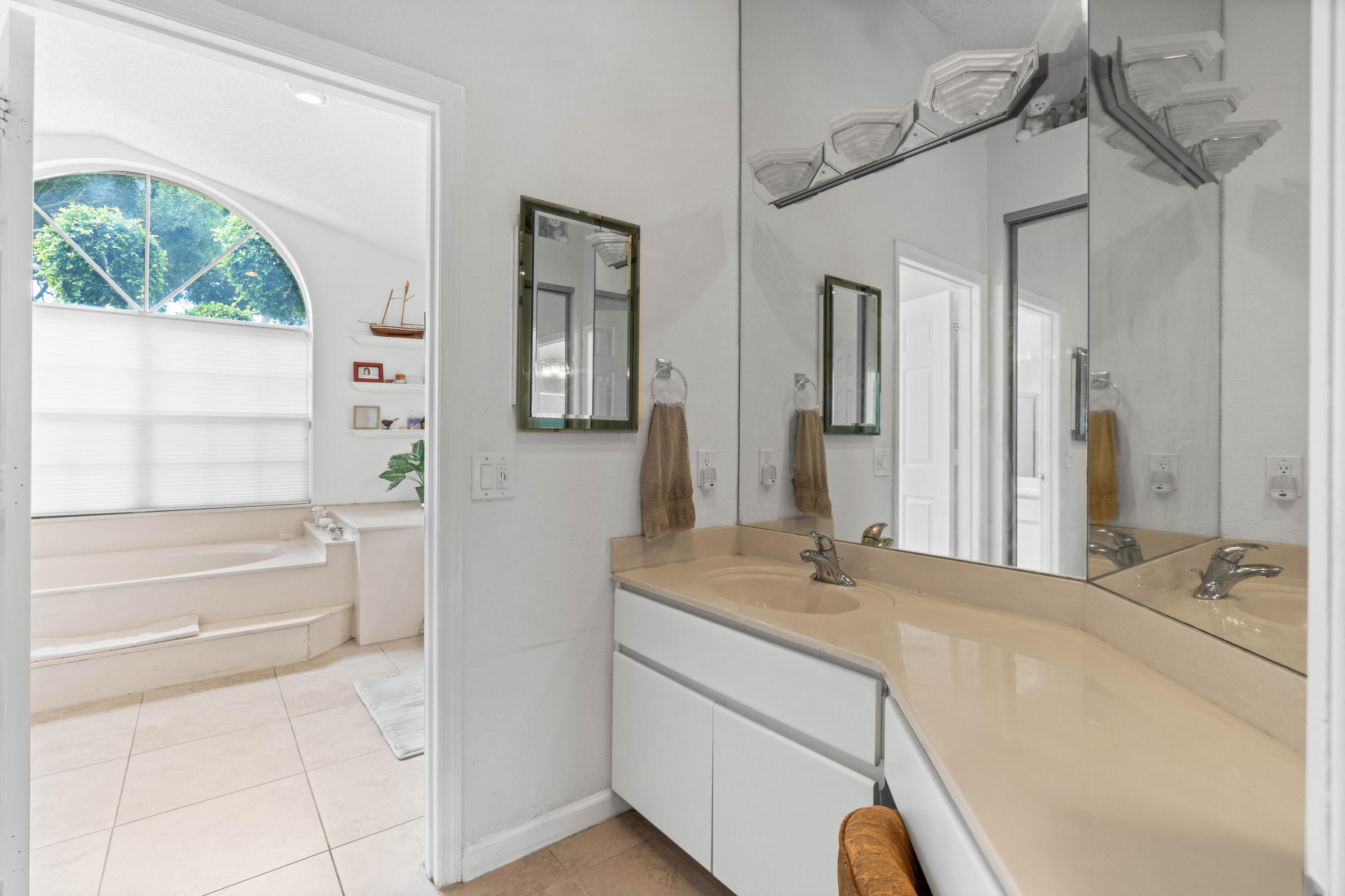 10715 Santa Rosa Drive Boca Raton, FL 33498 - Photo 10 of 101 _MLP5660_1