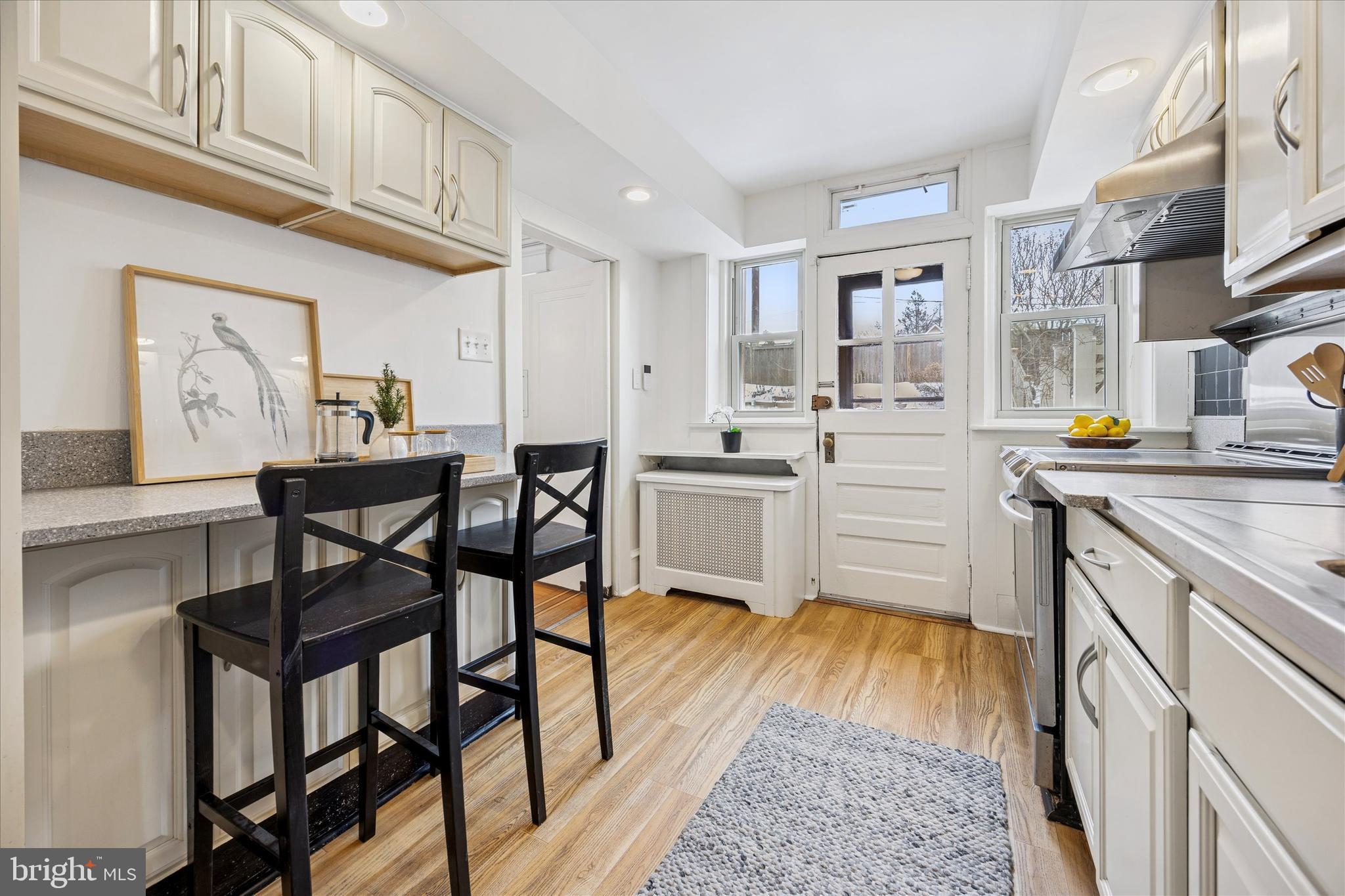 34 Hilltop Road Philadelphia, PA 19118 - Photo 16 of 43 Kitchen with breakfast bar