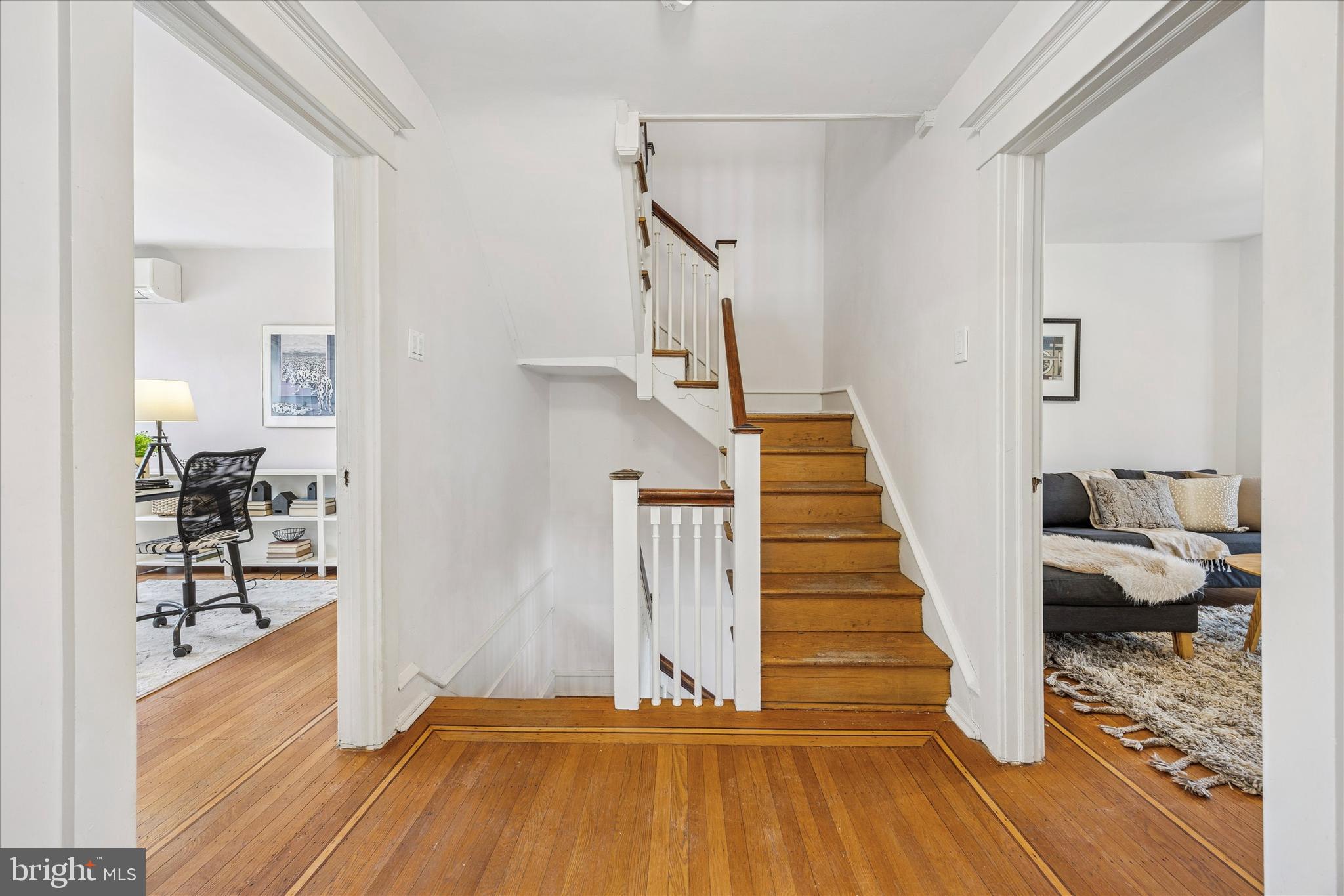 34 Hilltop Road Philadelphia, PA 19118 - Photo 17 of 43 Stairway on second floor