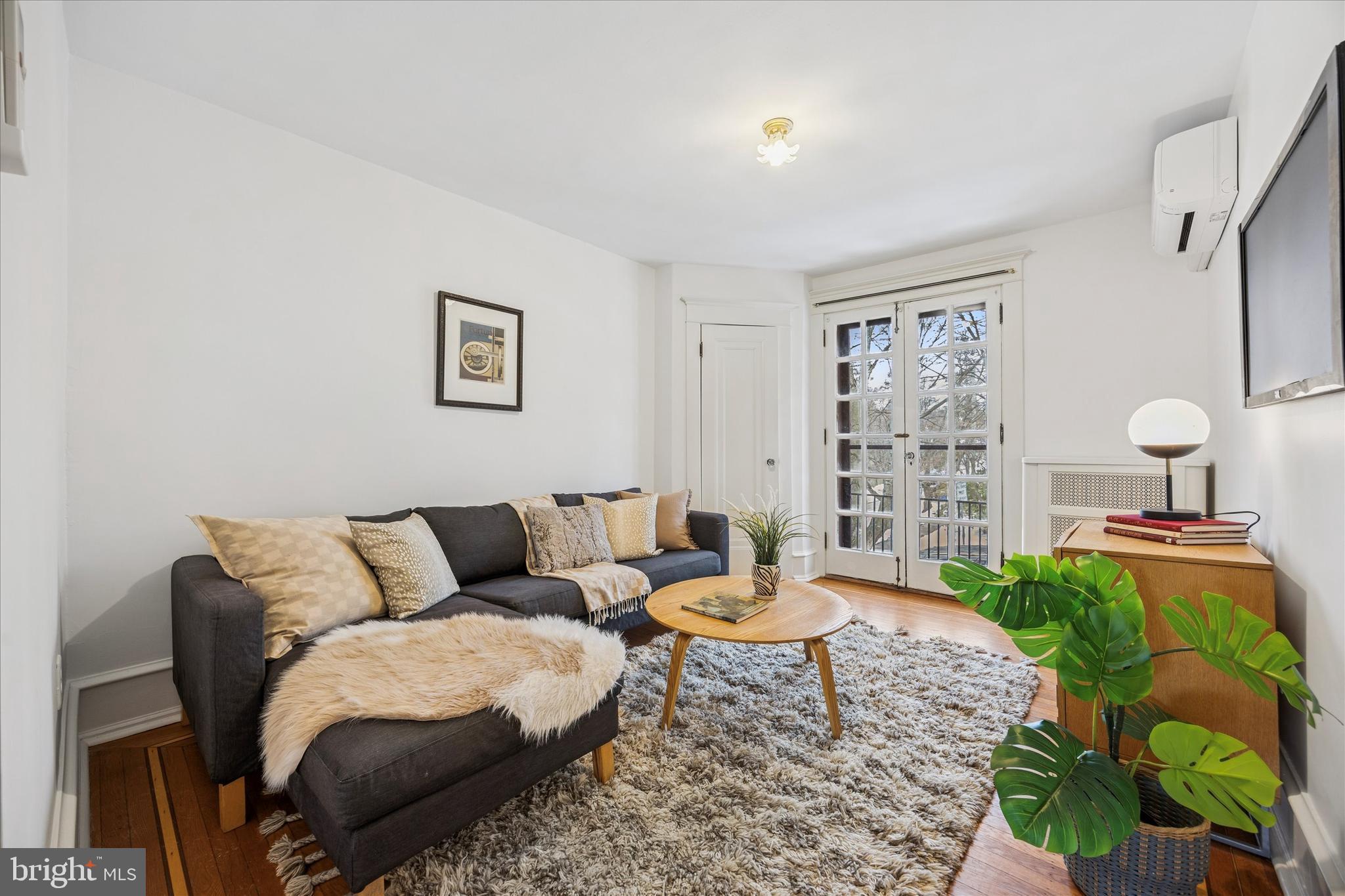 34 Hilltop Road Philadelphia, PA 19118 - Photo 20 of 43 Bedroom 2 with Juliet Balcony