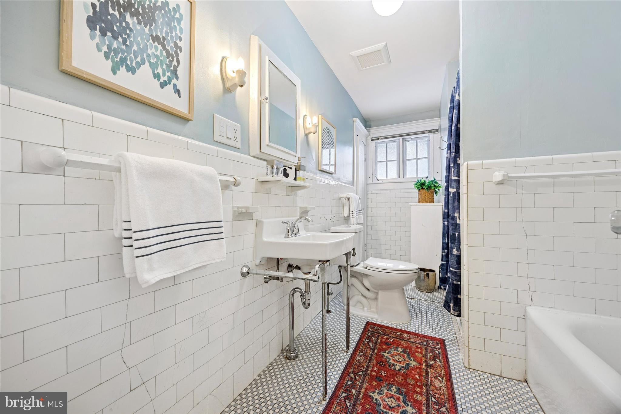 34 Hilltop Road Philadelphia, PA 19118 - Photo 26 of 43 Full Bath 1