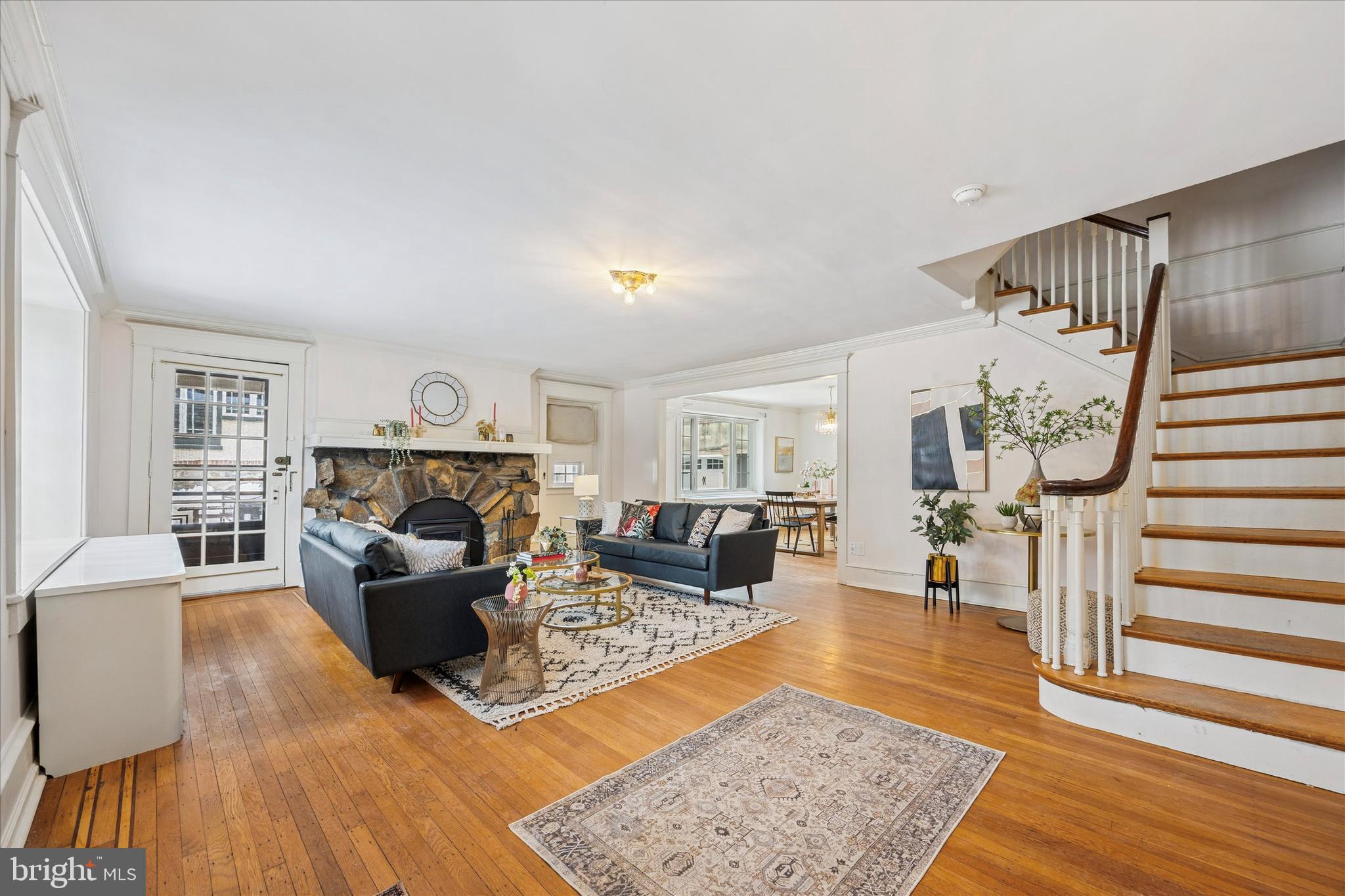 34 Hilltop Road Philadelphia, PA 19118 - Photo 4 of 43 Living room with working fireplace