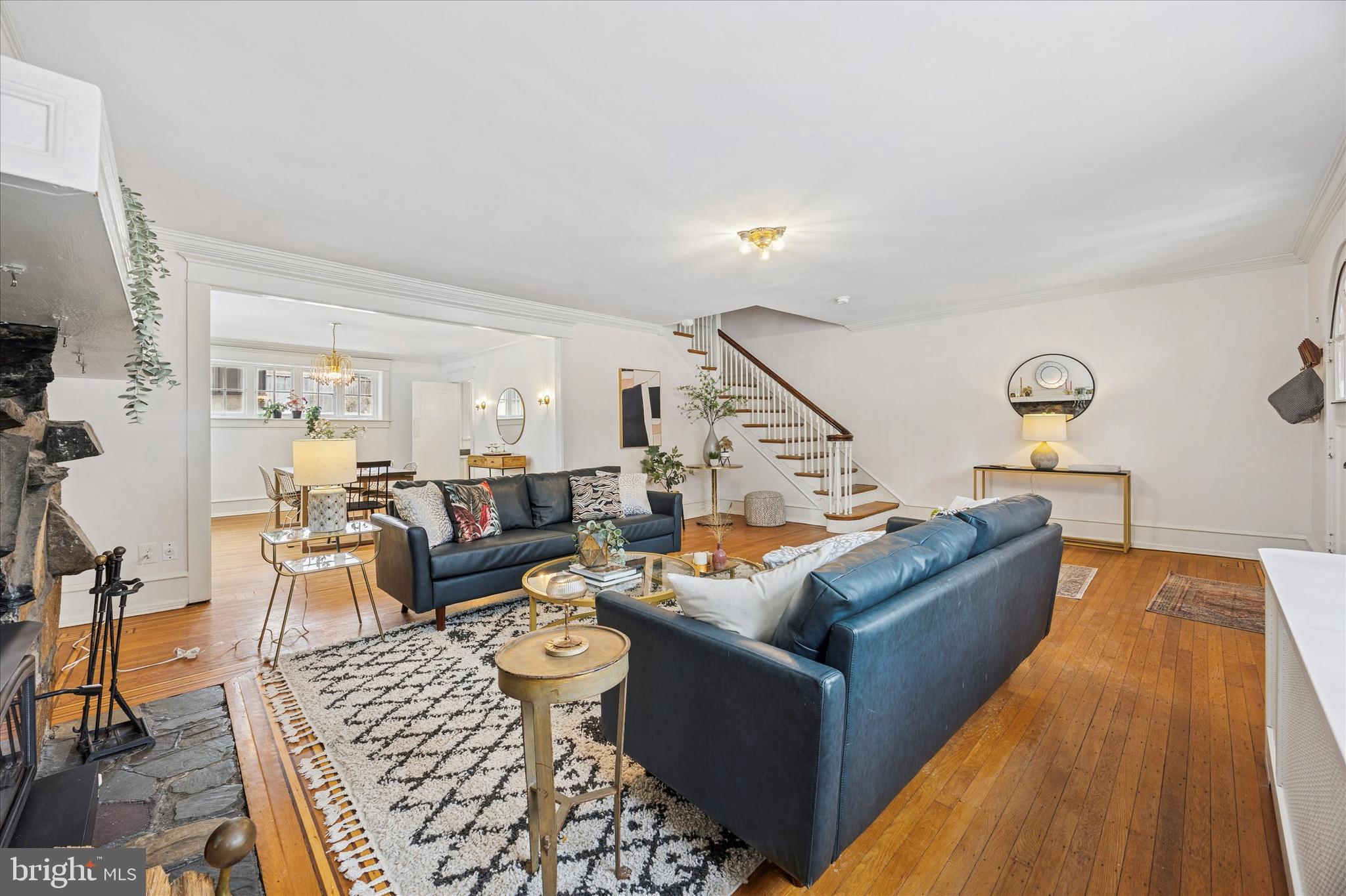 34 Hilltop Road Philadelphia, PA 19118 - Photo 7 of 43 Living room