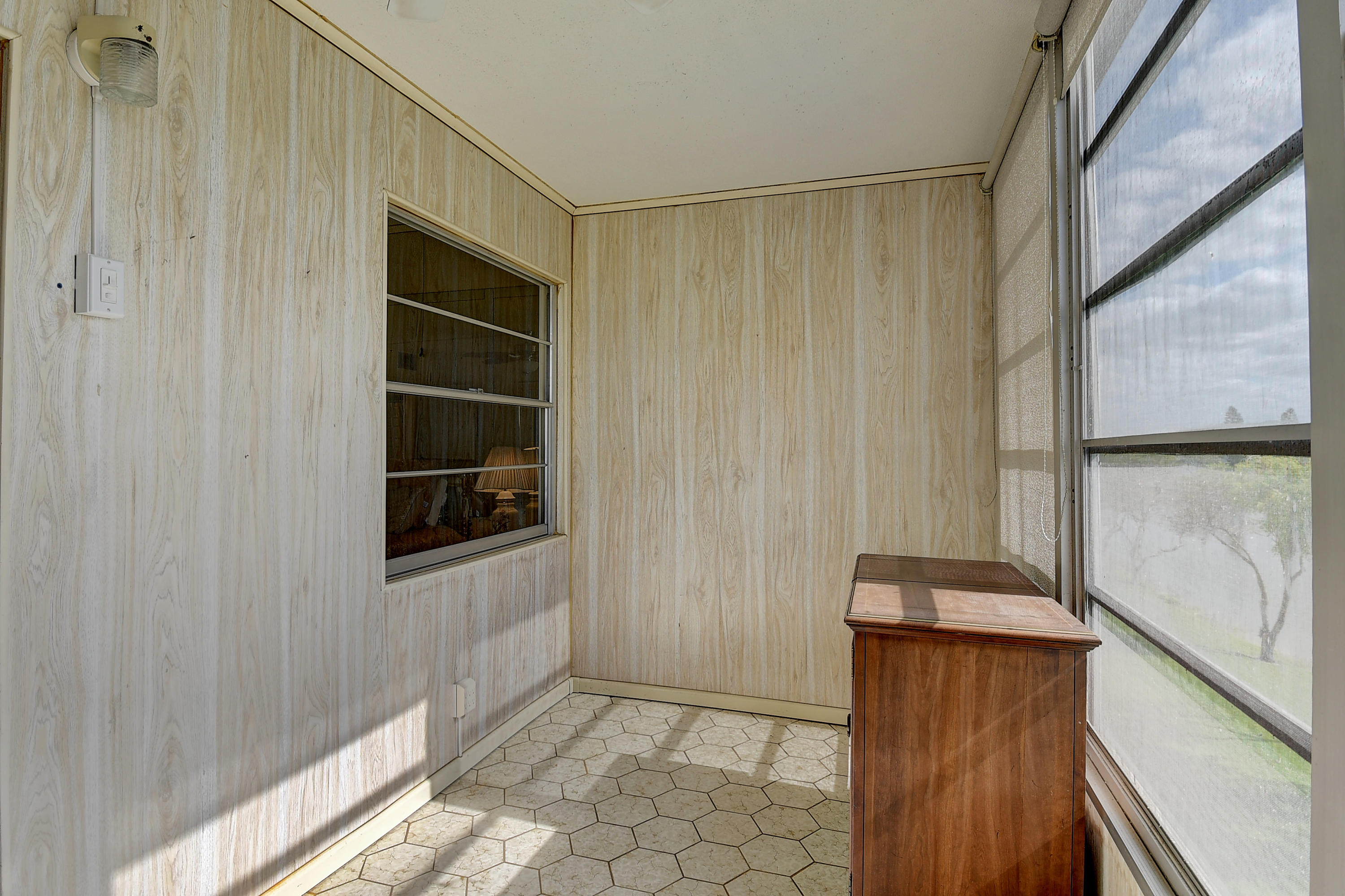 4004 Wolverton East, Unit 4004 Boca Raton, FL 33434 - Photo 17 of 44 Enclosed Lani