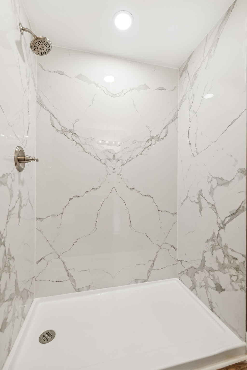 2801 Hunters Point Pike Lebanon, TN 37087 - Photo 12 of 23 a bathroom with a bathtub and shower