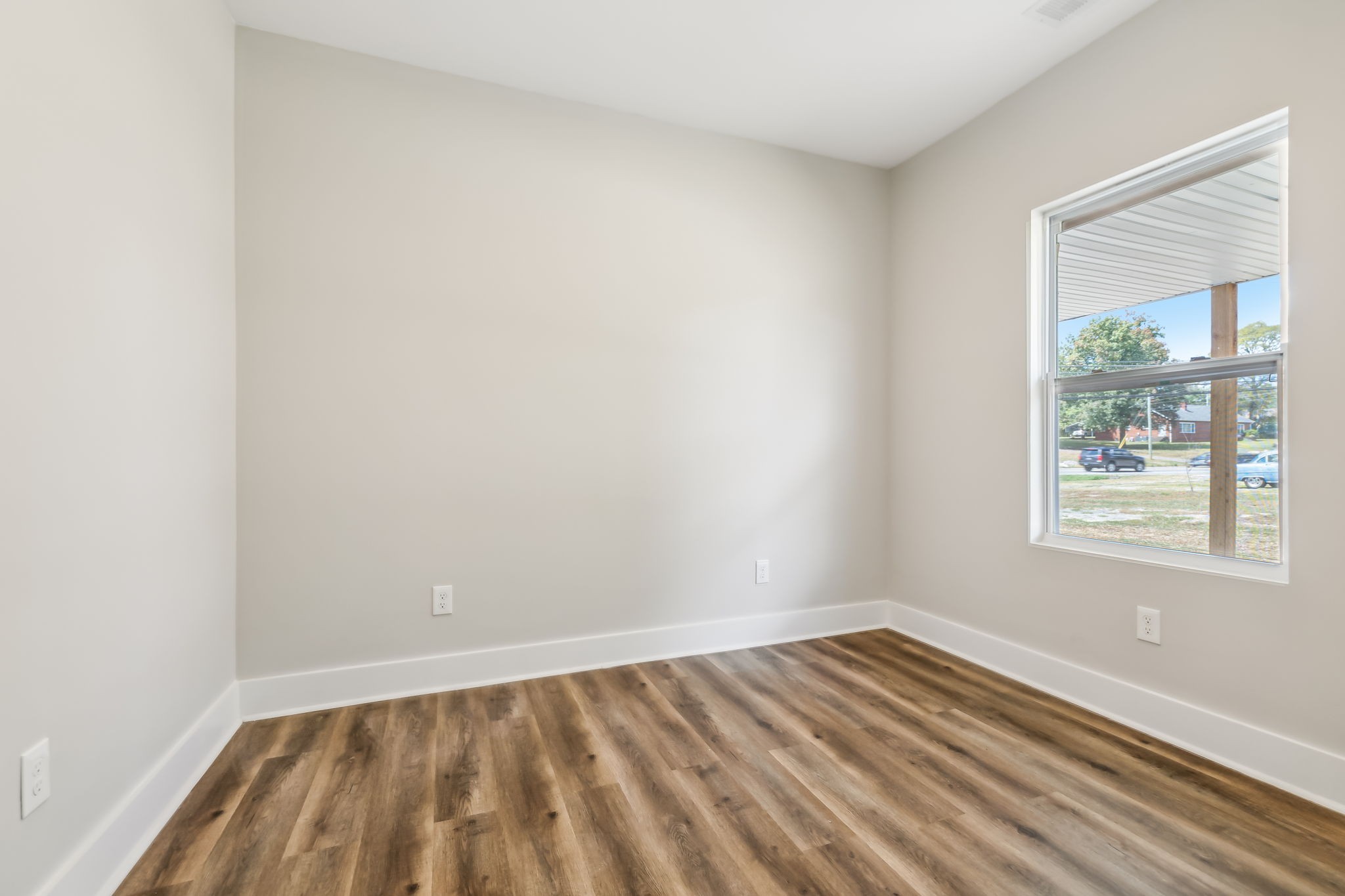 2801 Hunters Point Pike Lebanon, TN 37087 - Photo 17 of 23 an empty room with a window