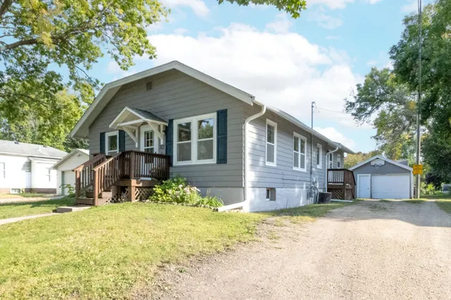 $199,900 | 303 Grove Street Southeast, Mapleton, MN 56065