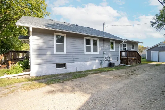 $199,900 | 303 Grove Street Southeast, Mapleton, MN 56065