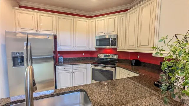 $6,000 | 9055 Capistrano Street North, Unit 4206, Naples, FL 34113