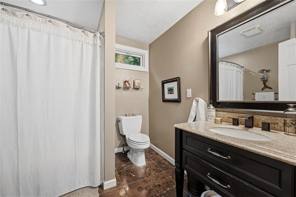 5380 Hardt Road Gibsonia, PA 15044 - Photo 21 of 49 This charming bathroom is located between the two guest bedrooms and is convenient for guests to use as well.