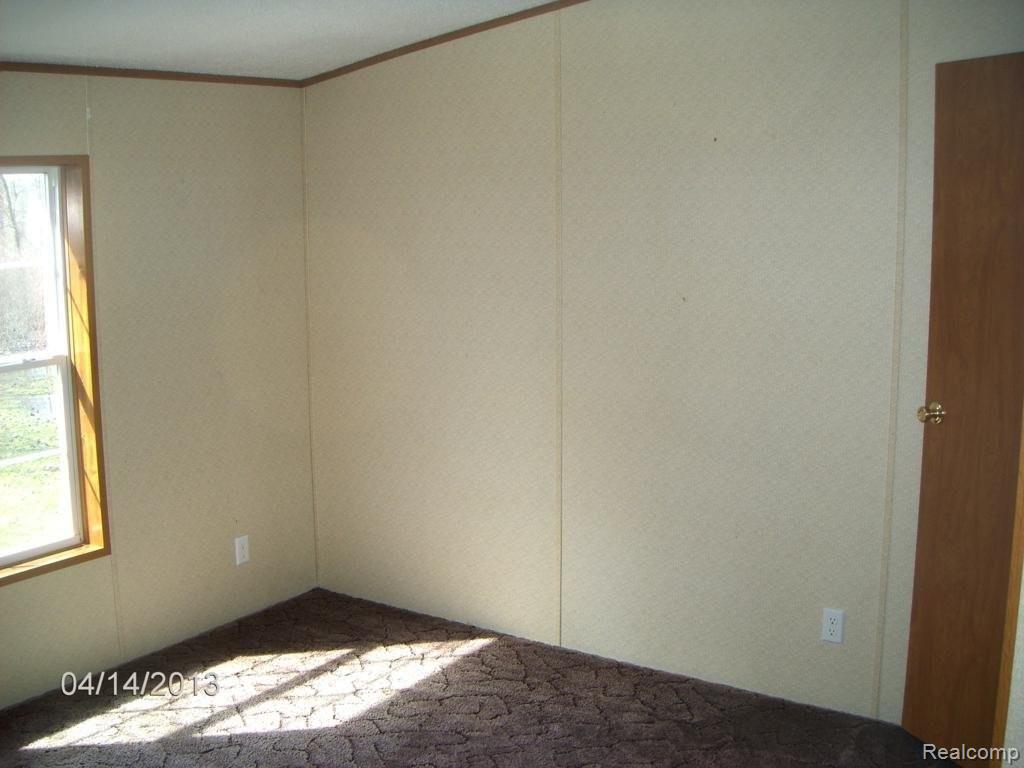 9539 Beard Road Avoca, MI 48006 - Photo 13 of 15 Livingroom