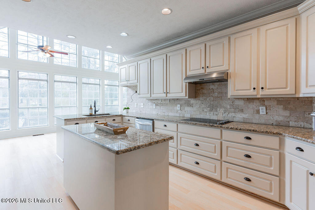 102 Hickory Hills Drive Clinton, MS 39056 - Photo 17 of 64 17-Kitchen
