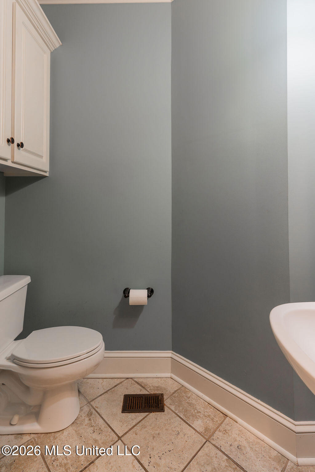 102 Hickory Hills Drive Clinton, MS 39056 - Photo 26 of 64 26-HalfBathroom