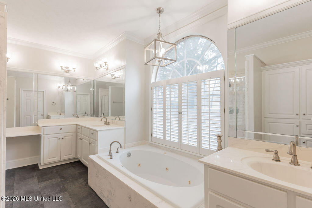 102 Hickory Hills Drive Clinton, MS 39056 - Photo 34 of 64 34-PrimaryBathroom