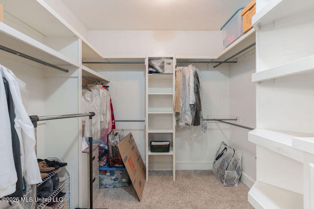 102 Hickory Hills Drive Clinton, MS 39056 - Photo 37 of 64 37-PrimaryCloset