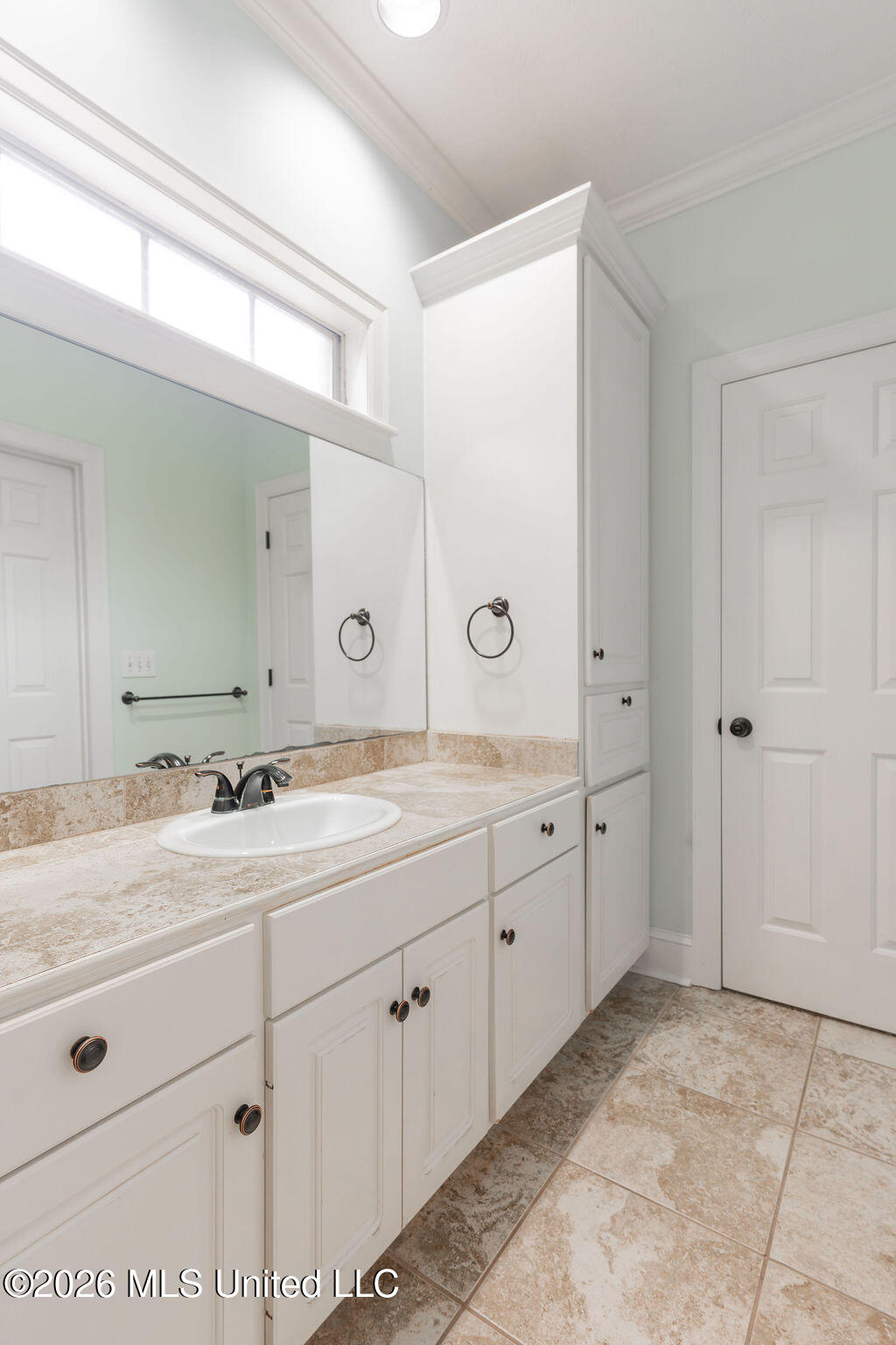 102 Hickory Hills Drive Clinton, MS 39056 - Photo 41 of 64 41-JackandJillBathroom