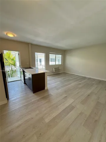 $2,100 | 1525 Michigan Avenue, Unit 10, Miami Beach, FL 33139