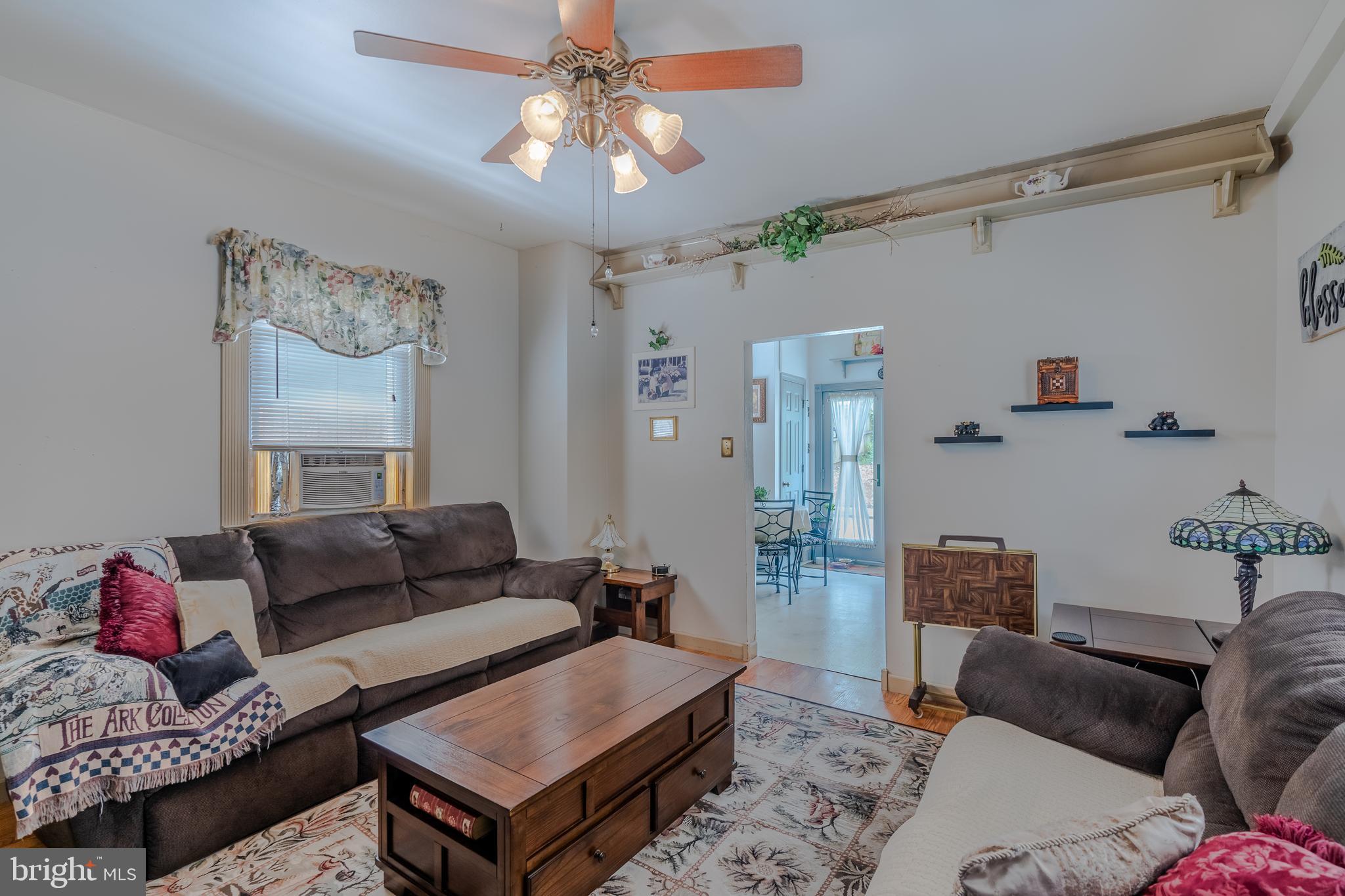 2800 Georgetown Road Baltimore, MD 21230 - Photo 10 of 13 living room